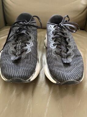 GUC - Women’s Nike Motiva Black Knit Athletic Sneakers